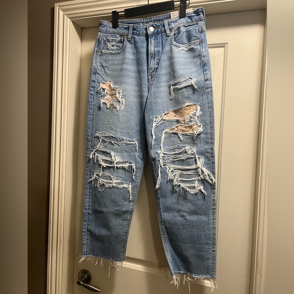 NWT American Eagle cropped MOM jeans. - Picture 1 of 5
